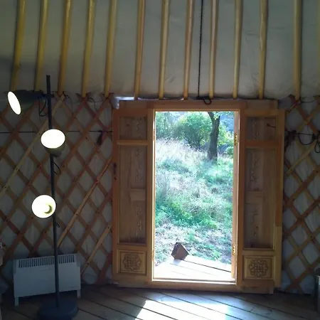 Les Beaux Chenes Couette-café 3*