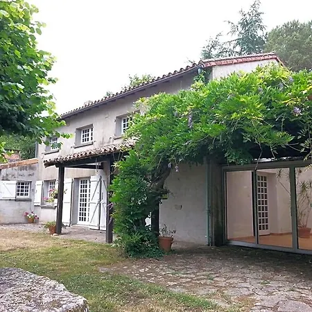 Les Beaux Chenes Bed & Breakfast 3*