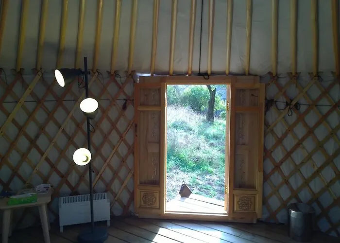 Les Beaux Chenes Bed & Breakfast 3*